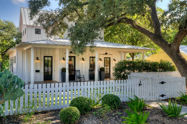 Modern Farmhouse For Sale in Austin