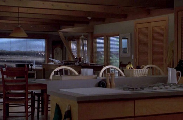 The Houseboat from "Sleepless in Seattle" | hookedonhouses.net