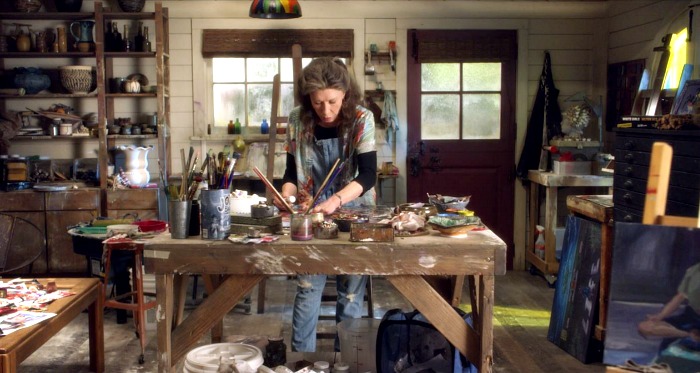 Lily Tomlin on "Grace and Frankie" in her art studio