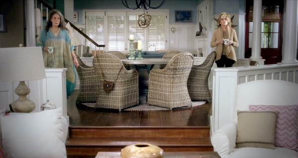 dining room with round table and wicker chairs