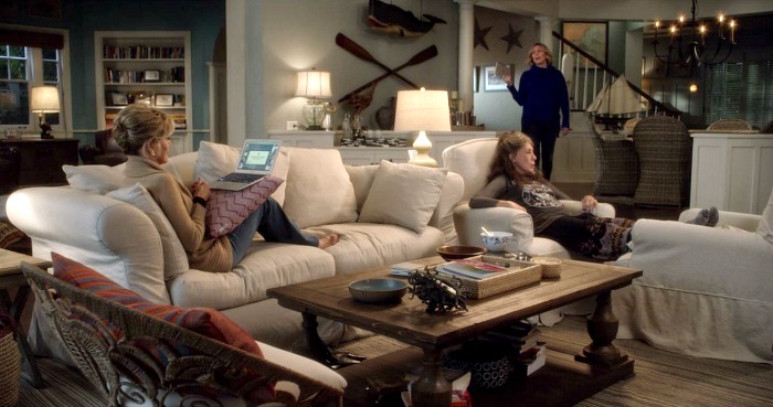Grace and Frankie\'s living room sofa