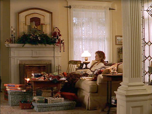 Susan Sarandon's living room in the movie Stepmom | hookedonhouses.net
