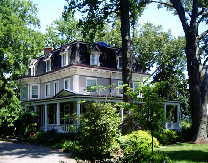 Second Empire Victorian house where the movie "Stepmom" was filmed | hookedonhouses.net