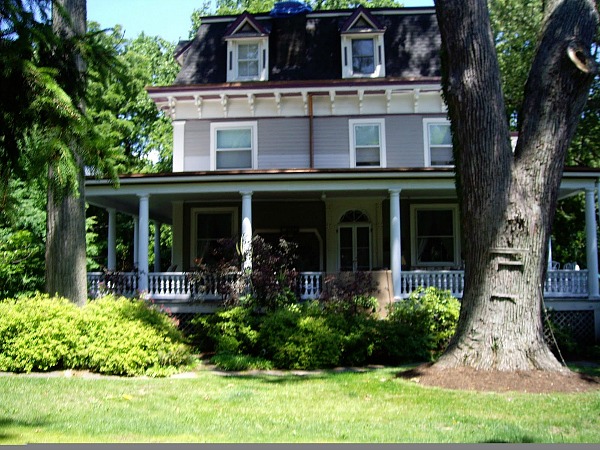 The Victorian house from the movie "Stepmom" 