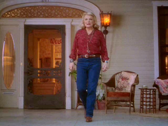 https://hookedonhouses.net/wp-content/uploads/2015/07/Gena-Rowlands-in-Hope-Floats-movie-front-porch.jpg