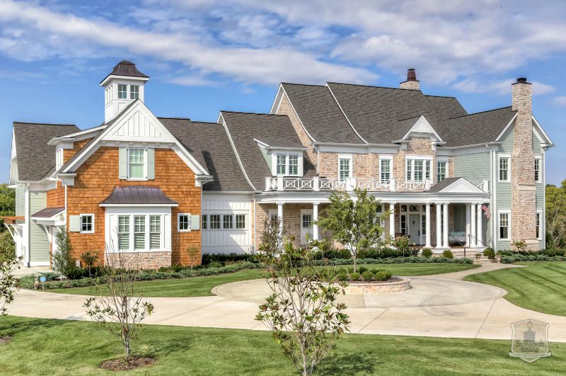 exterior front of Greystone Country House in Kentucky built by Stonecroft Homes