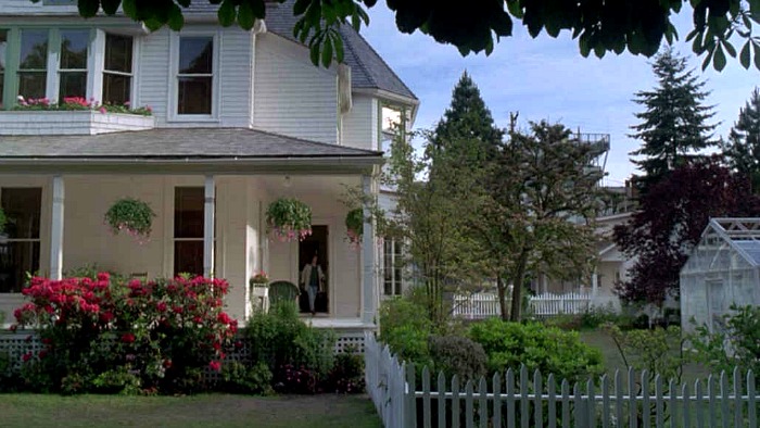 The white house and greenhouse in the movie "The Hand That Rocks the Cradle"