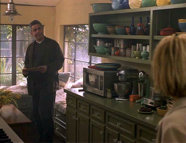 Meg Ryan\'s colorful kitchen with open shelves in Hanging Up movie