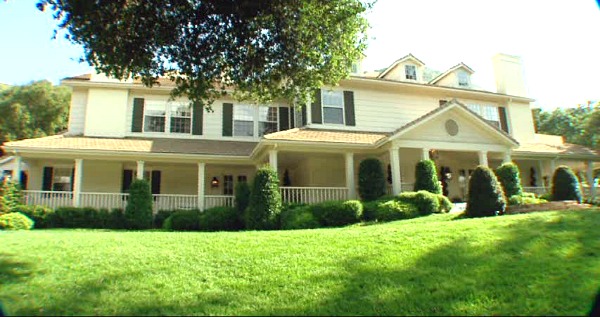 Monster-in-Law filming location same as Independence Inn from "Gilmore Girls"