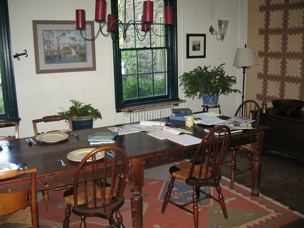 Behind the Scenes dining room in Marley and Me movie