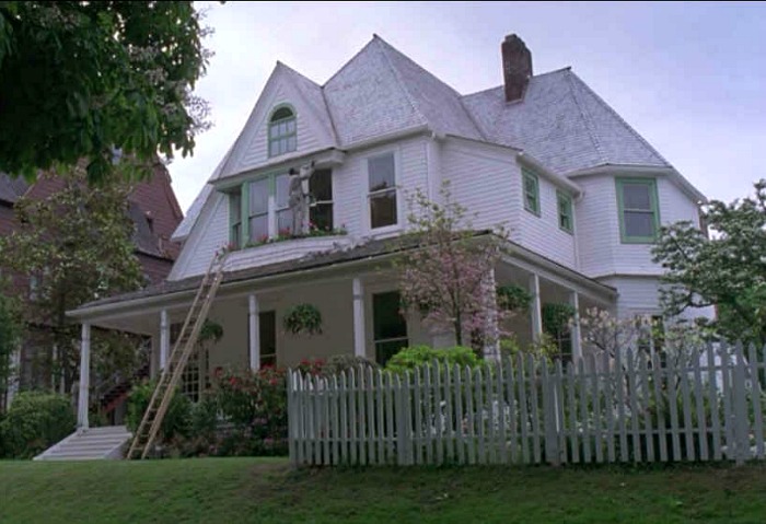 "The Hand That Rocks the Cradle" movie house | hookedonhouses.net