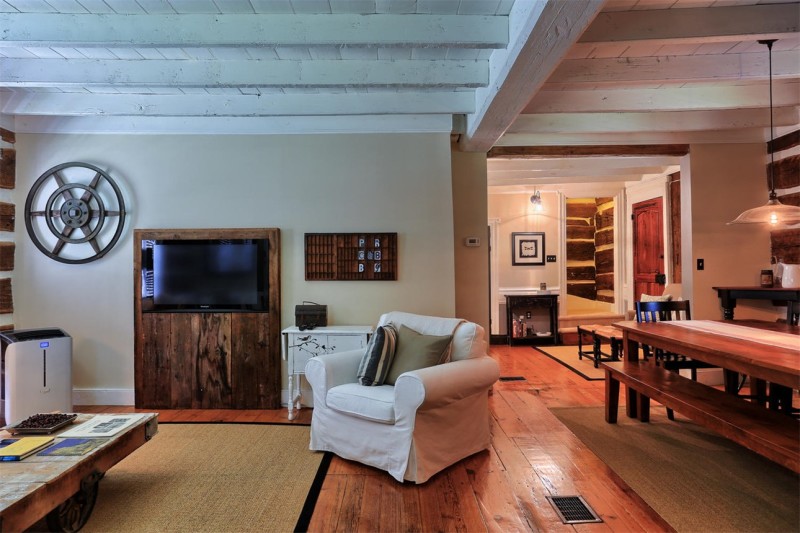 A living room filled with furniture and a flat screen tv