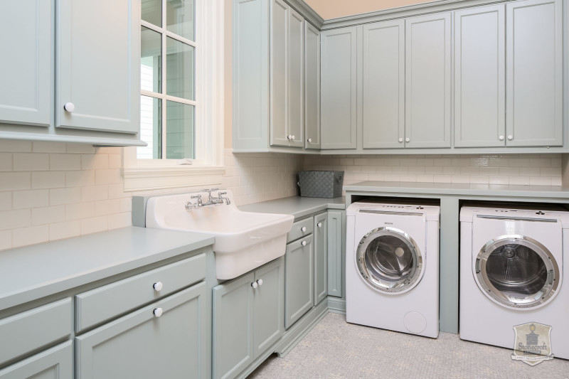 large laundry room with sink