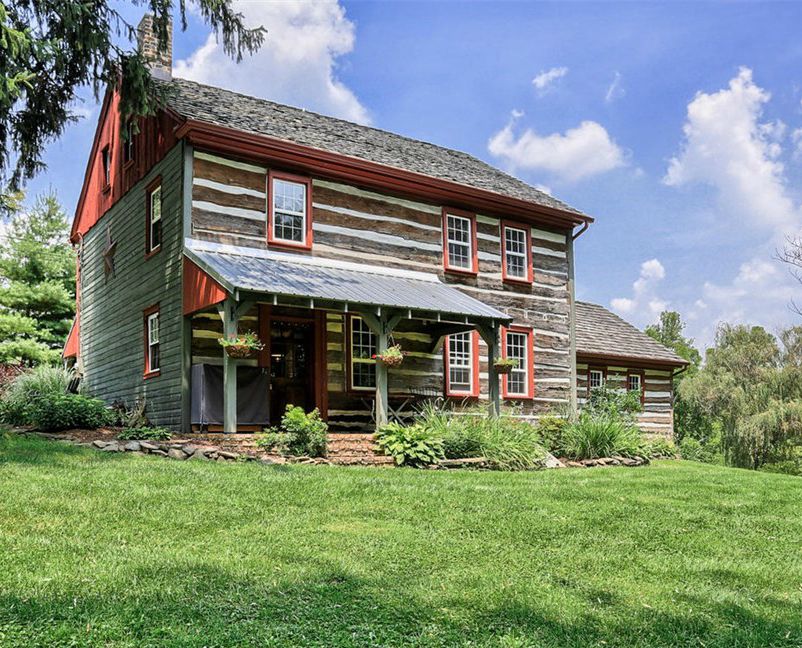 front exterior view of 1790s Log Cabin in Bernville Pennsylvania