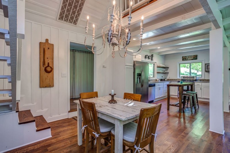 kitchen table and chairs 