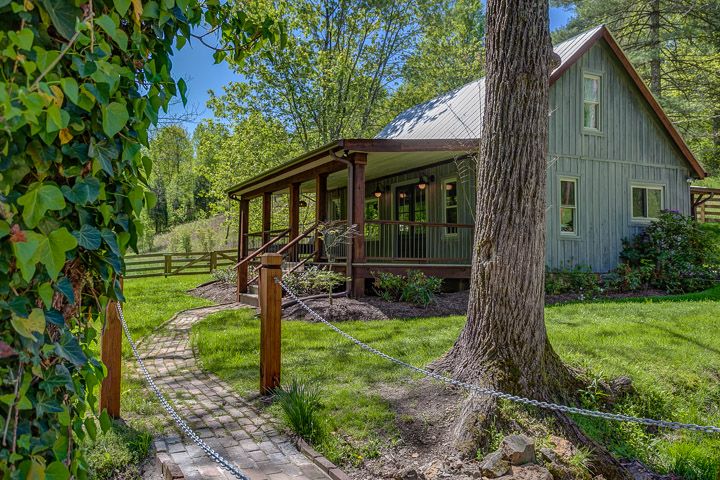 exterior of cabin with front porch 