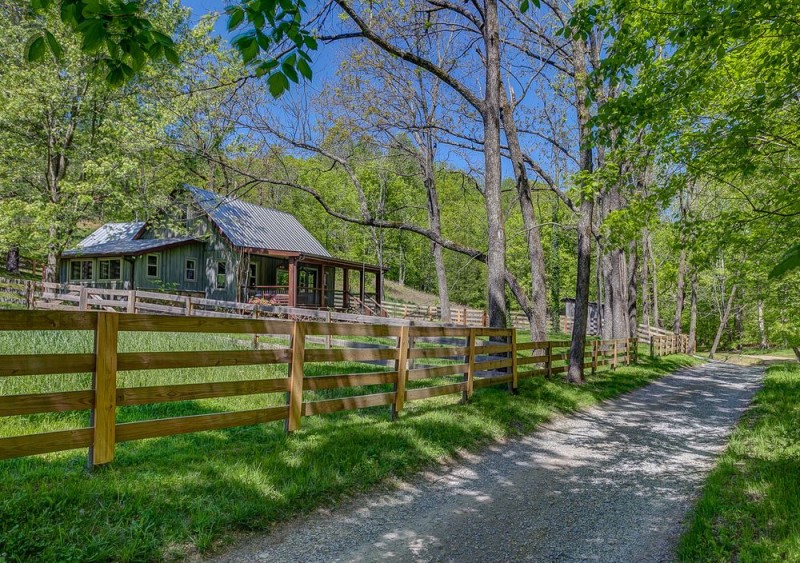 Small Vacation Rental called Nest in Franklin Tennessee seen from road