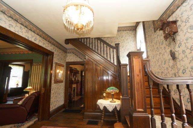 staircase inside front entry of Silence of the Lambs house