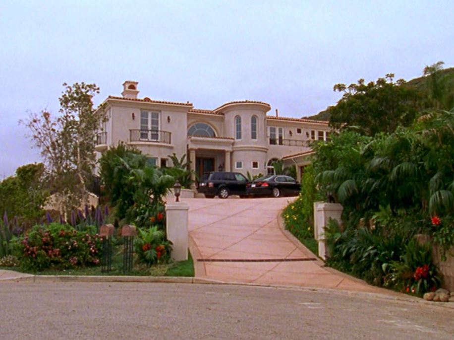 Exterior front of the Cohen family\'s House on The O.C. TV show