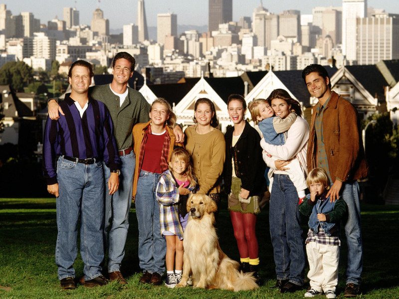 Full House cast in front of painted ladies Alamo Square Victorian houses