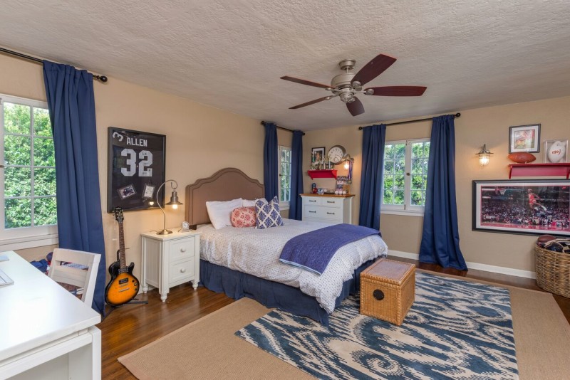 boy\'s bedroom with blue curtains