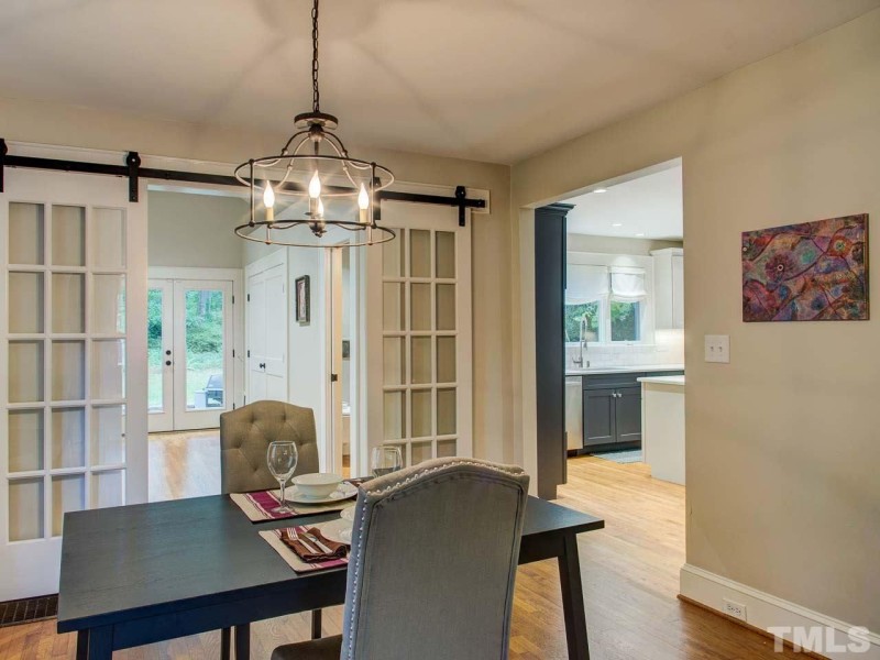 Dining room table and chairs in Marci\'s bungalow