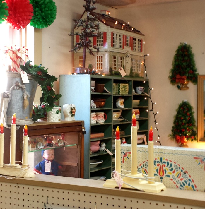 My Vintage Colonial Playsteel Dollhouse from the 1940s - Hooked on Houses