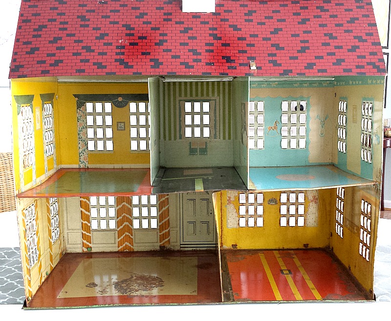 tin dollhouse 1960s