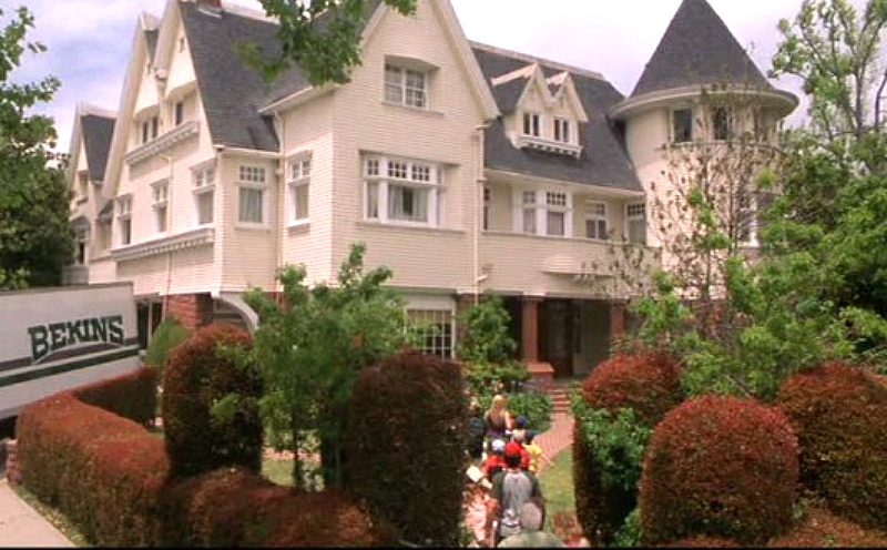Screenshot of family moving into Cheaper by the Dozen movie house