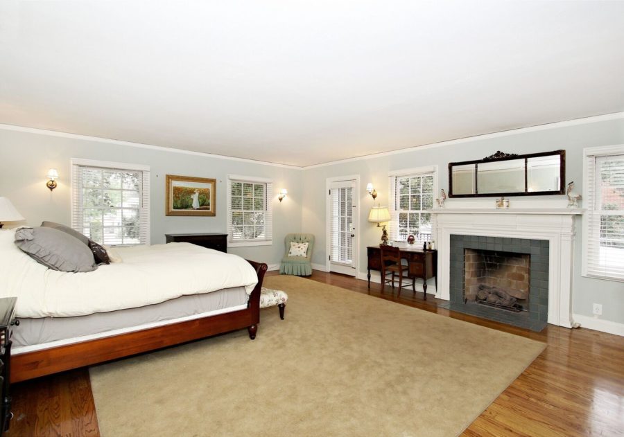 Owner\'s bedroom with fireplace