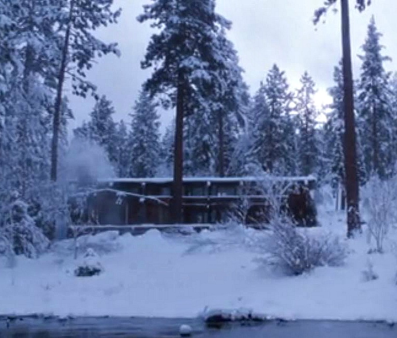 Bodyguard movie house cabin in the snow