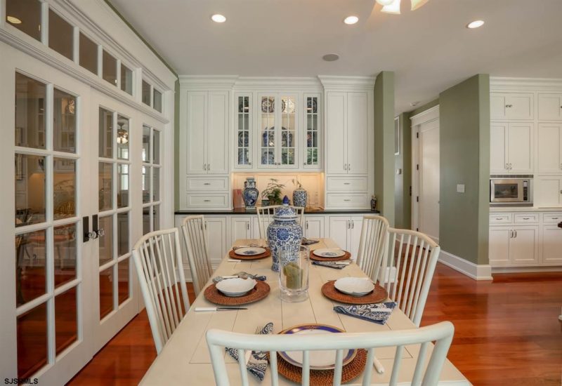 White kitchen table and chairs