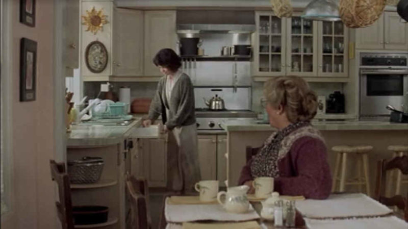 Sally Field and Robin Williams in the kitchen