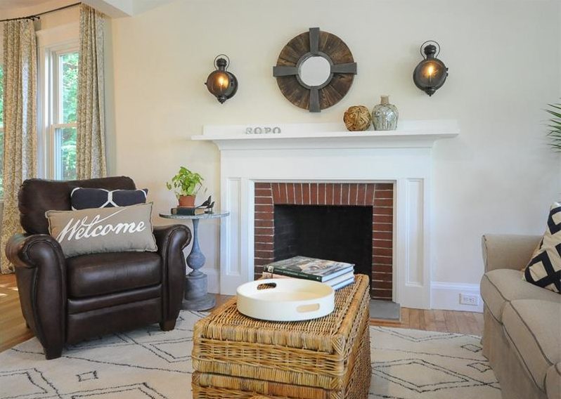 Fireplace with mantel in bungalow