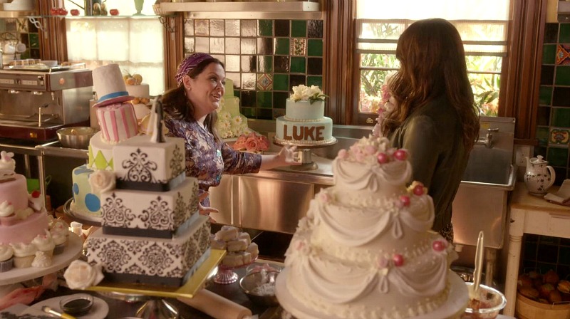 Sookie and Lorelai in the kitchen of the Dragonfly Inn