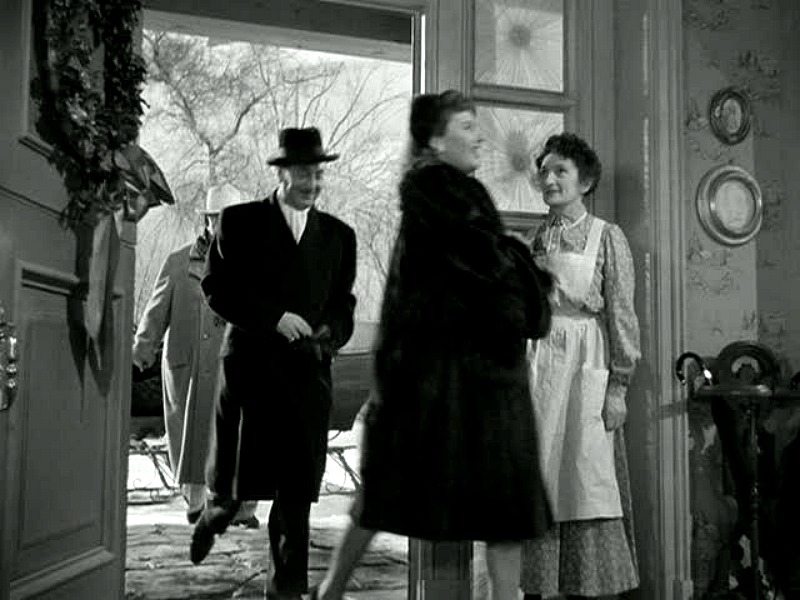 elizabeth-lane-and-john-sloane-entering-farmhouse