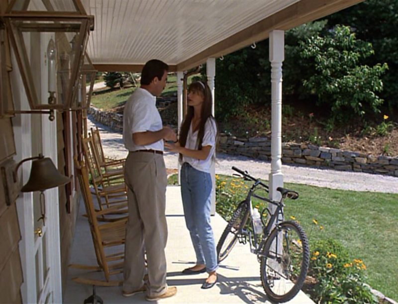 Front porch of Tom Selleck\'s house in Her Alibi movie