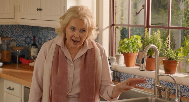 Candice Bergen in Home Again kitchen