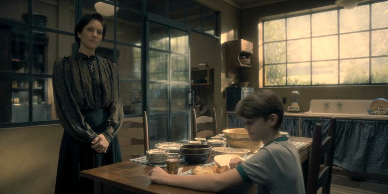 Screenshot of Annabeth Gish in the kitchen in The Haunting of Hill House 