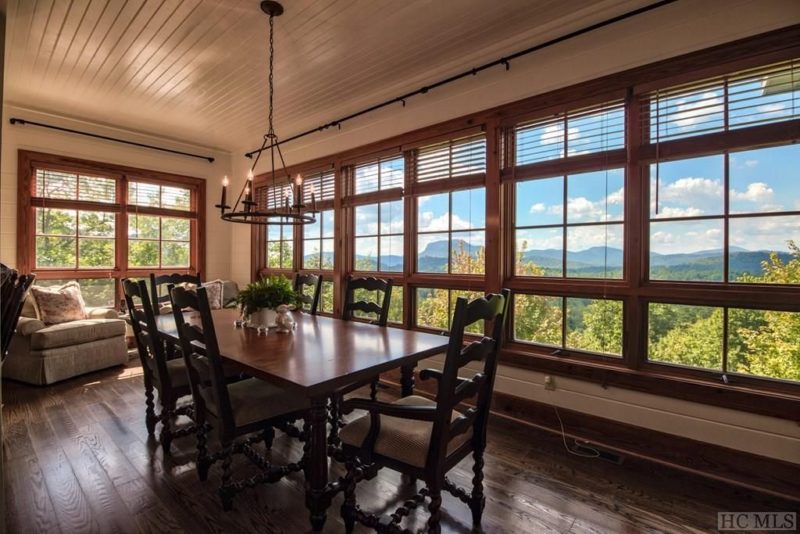 Eat-in kitchen table and chairs