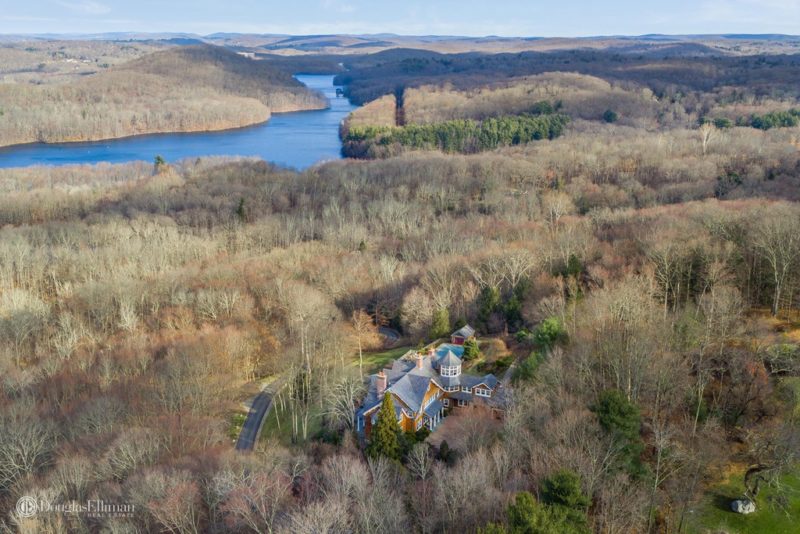 Aerial view of Bruce Willis\'s shingle-style country house and surrounding acreage