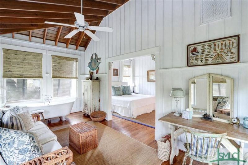 Bedroom in Sandra Bullock\'s Tybee beach house