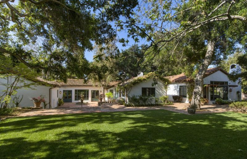 Back exterior of Jeff Bridges\' house 