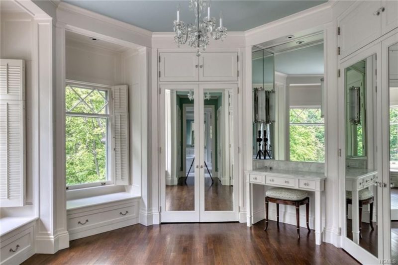 Mirrored doors and vanity table in bathroom