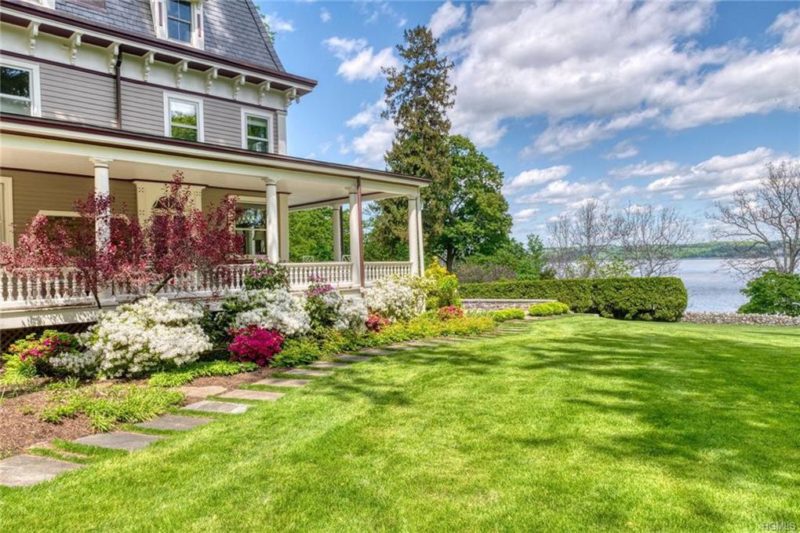 Exterior view of Stepmom movie house with wraparound porch