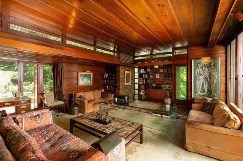 Frank Lloyd Wright Sondern-Adler House living room filled with furniture