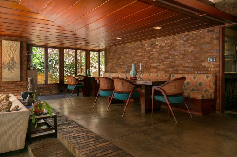 Dining table and chairs in Frank Lloyd Wright Sondern-Adler House 