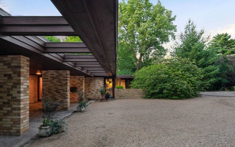 Side exterior view of brown brick Frank Lloyd Wright Sondern-Adler House 