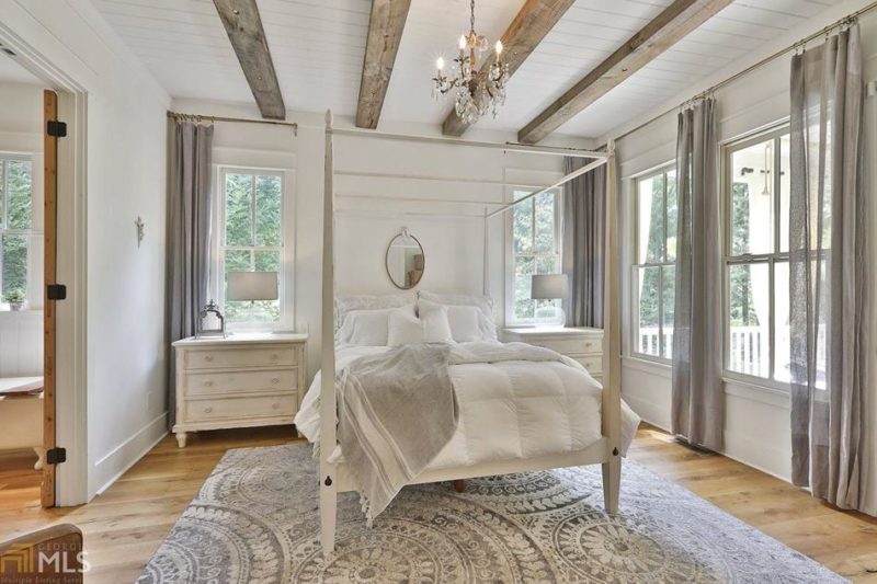 Bedroom with four-poster bed and beamed ceiling