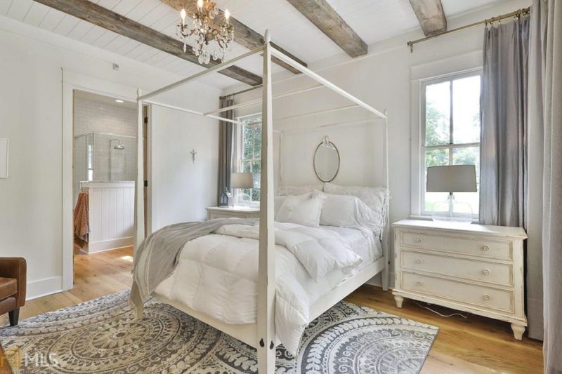 Bedroom with four-poster bed and beamed ceiling